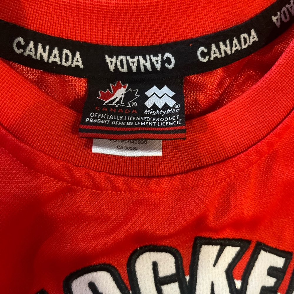 Vintage Boys Medium 10-12 Hockey Jersey Team Canada Olympics Jersey - Picture 3 of 12
